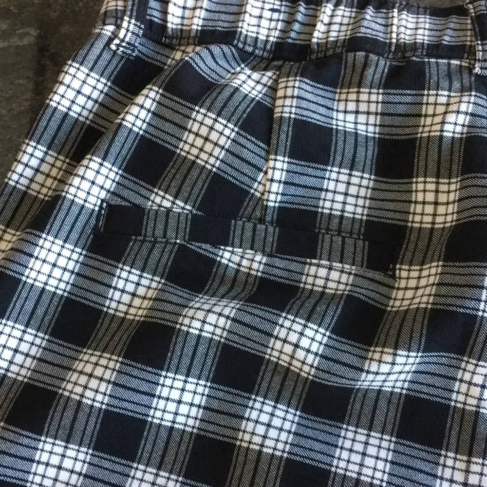 Black and White Hollister Pants - Picture 5 of 5